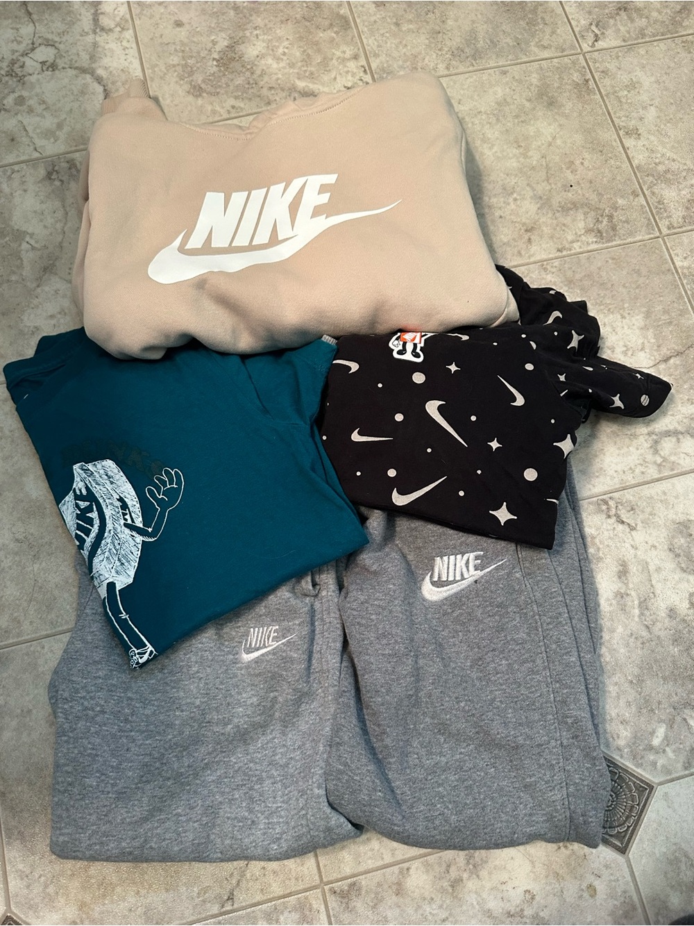 Boys 5 piece Nike Mixed Tops & Gray Joggers Sets - Teal, Beige, Black, Gray M/L